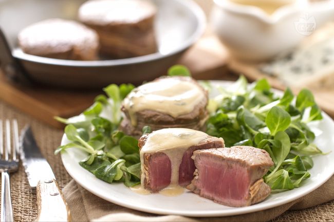 Filet mignon avec sauce au roquefort - Recettes italiennes par