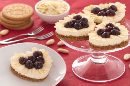 Cœurs de cheesecake aux amandes et griottes
