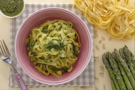 Tagliatelle aux asperges et pesto