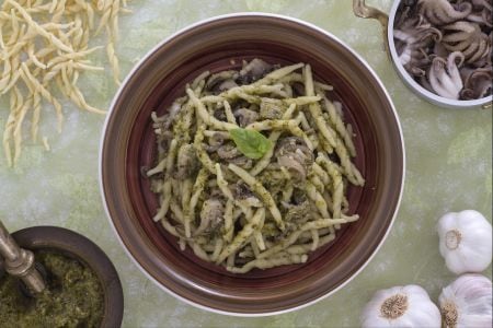 Pâtes aux petits poulpes et pesto