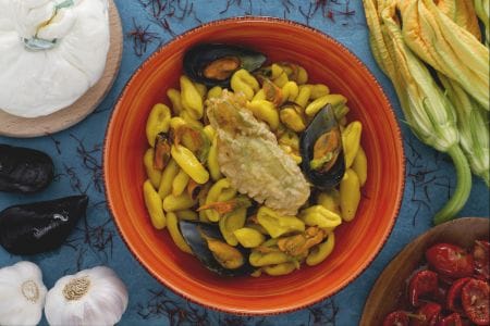 Cavatelli aux fleurs de courgette, moules et safran