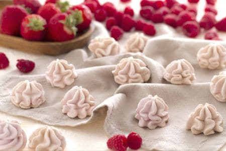 Meringues aux fruits rouges