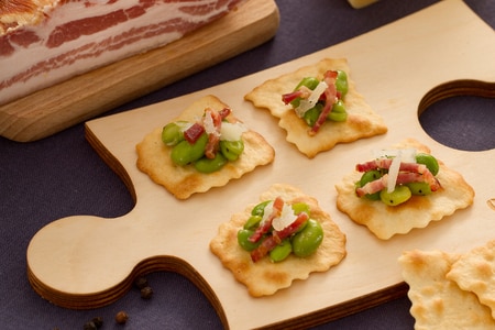 Feuilletés classiques aux fèves, pancetta et pecorino