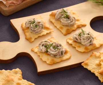 Feuilletés au hachis de lard au romarin