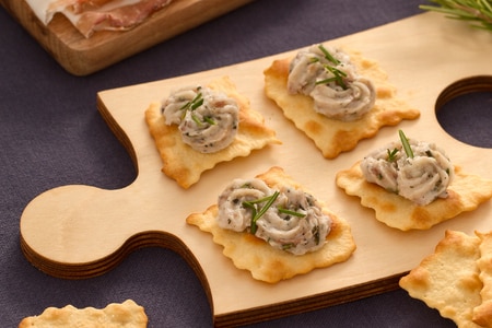 Feuilletés au hachis de lard au romarin