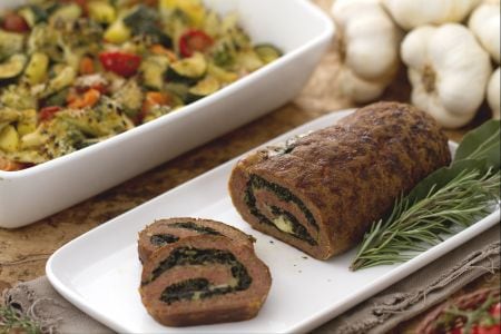 Roulé de viande hachée avec plateau de légumes