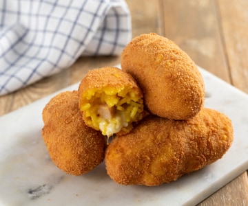 Croquettes de riz avec provola et jambon cuit