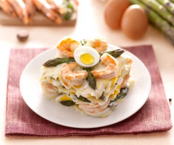 Lasagnes aux asperges, œufs et crevettes