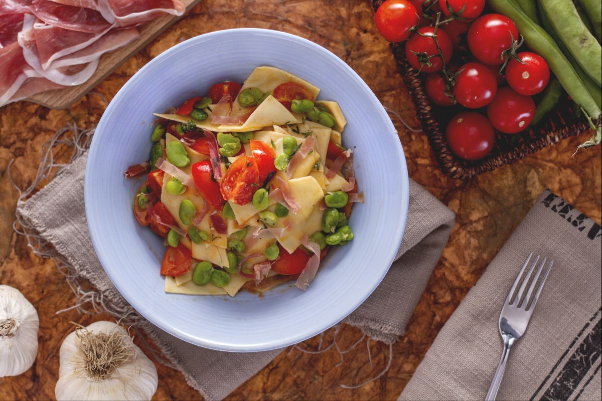 Maltagliati aux fèves et jambon cru
