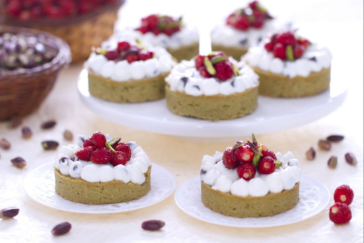 Tartelettes à la pistache, ricotta et fraises des bois