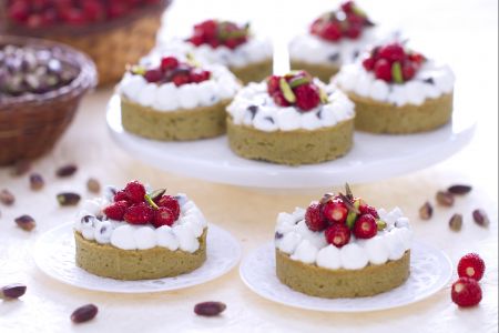 Tartelettes à la pistache, ricotta et fraises des bois