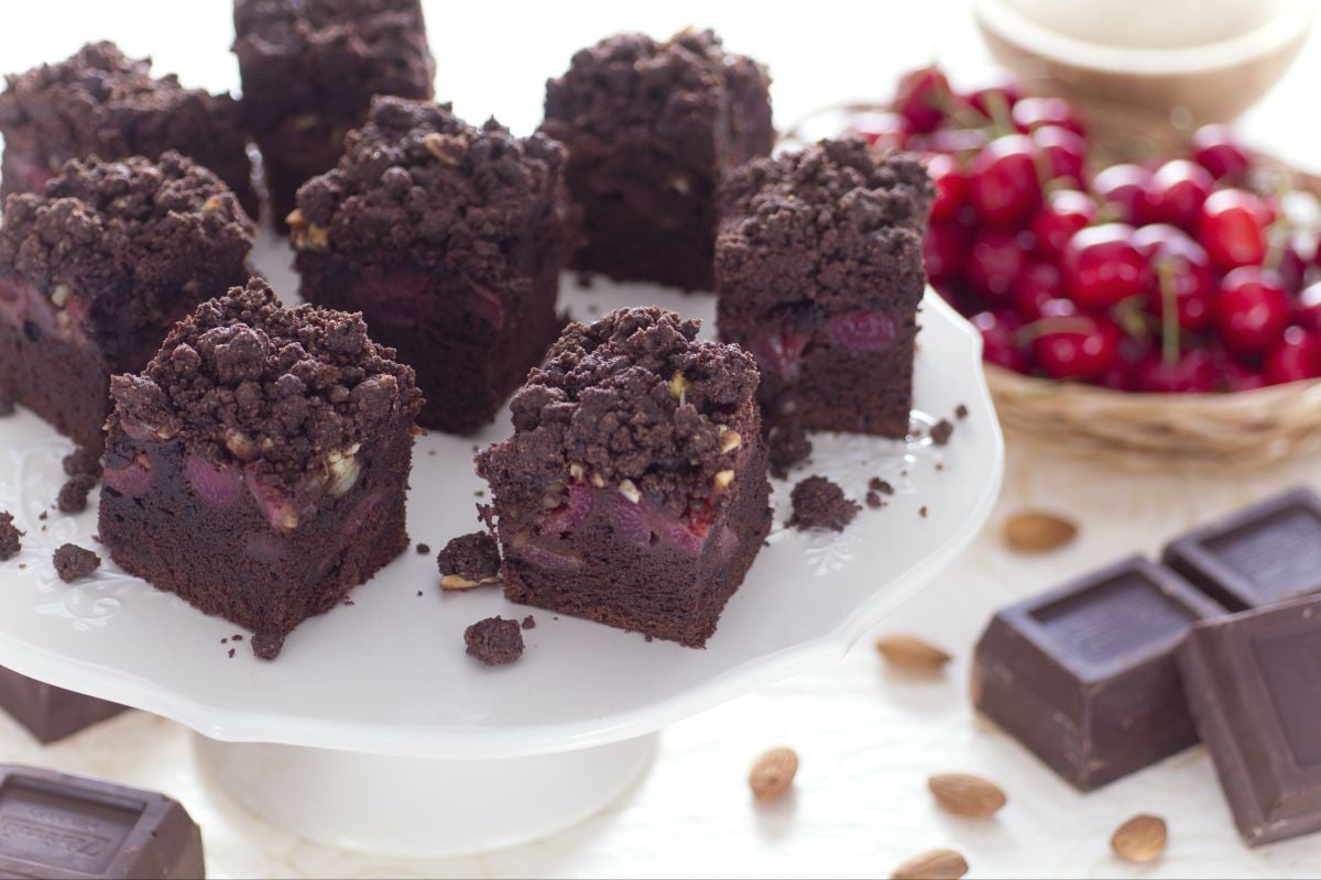 Crumb cake au chocolat et cerises