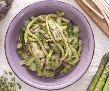 Bigoli aux asperges, artichauts et pesto de pois