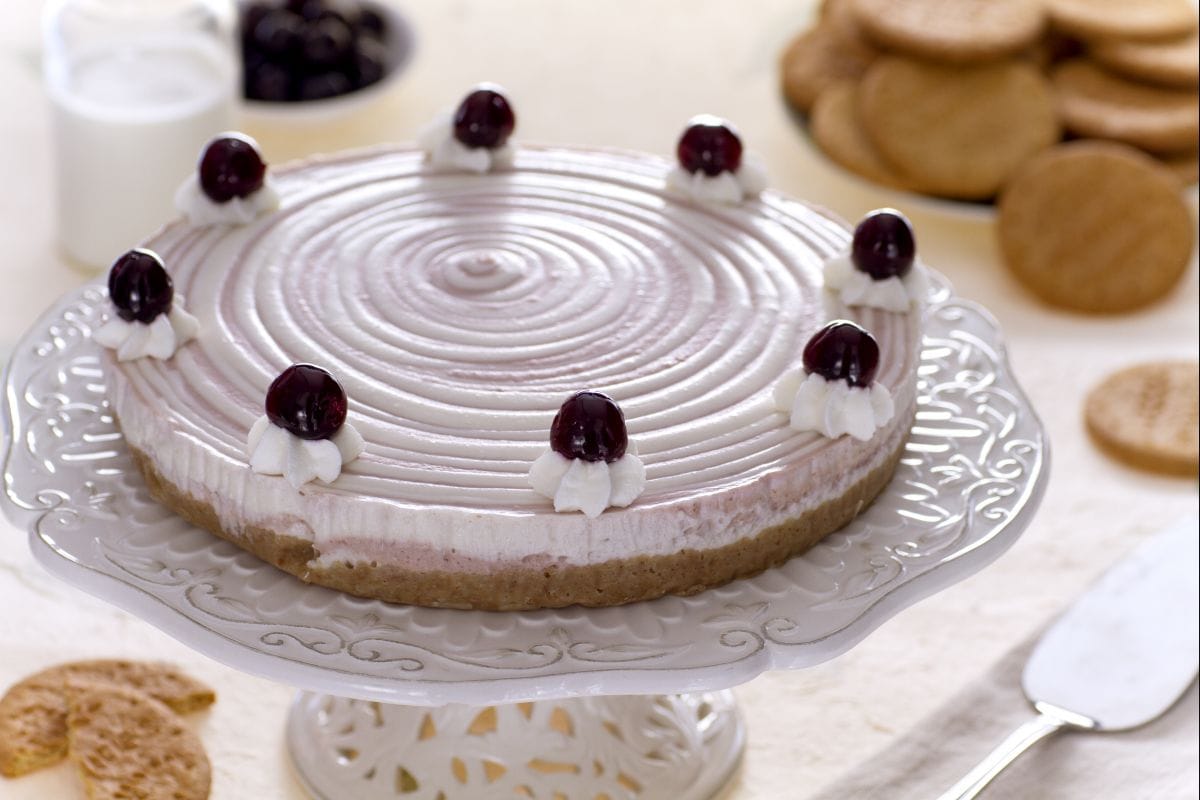 Cheesecake bicolore à la crème et aux griottes
