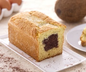 Cake à la noix de coco avec cœur de chocolat