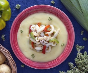 Crème de pommes de terre avec petites seiches