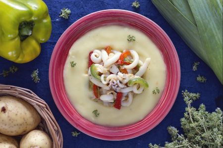 Crème de pommes de terre avec petites seiches