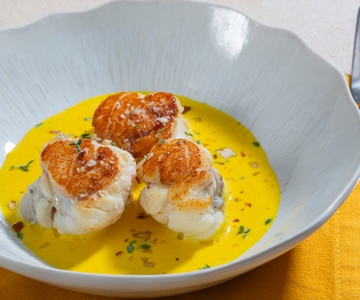 Lotte à la sauce au safran et au citron