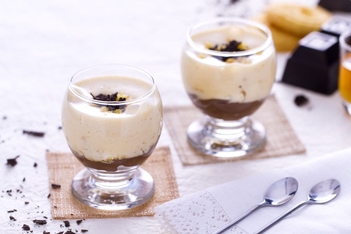 Verrine avec biscuit de maïs, crème au chocolat et sabayon au vin doux