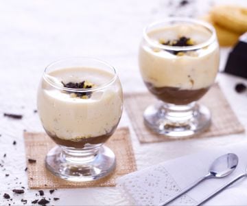 Verrine avec biscuit de maïs, crème au chocolat et sabayon au vin doux