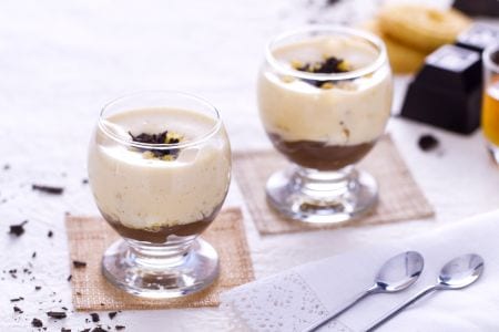 Verrine avec biscuit de maïs, crème au chocolat et sabayon au vin doux