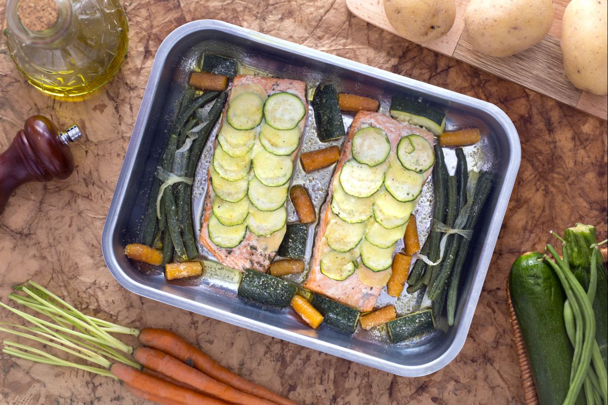 Pavé de saumon en croûte de pommes de terre et courgettes