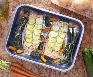 Pavé de saumon en croûte de pommes de terre et courgettes