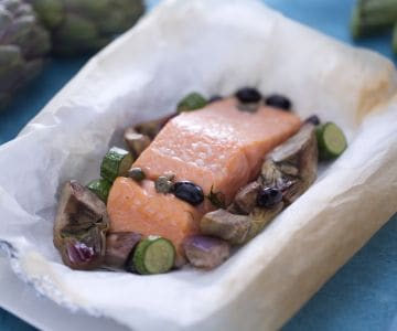 Saumon en papillote avec petits légumes variés