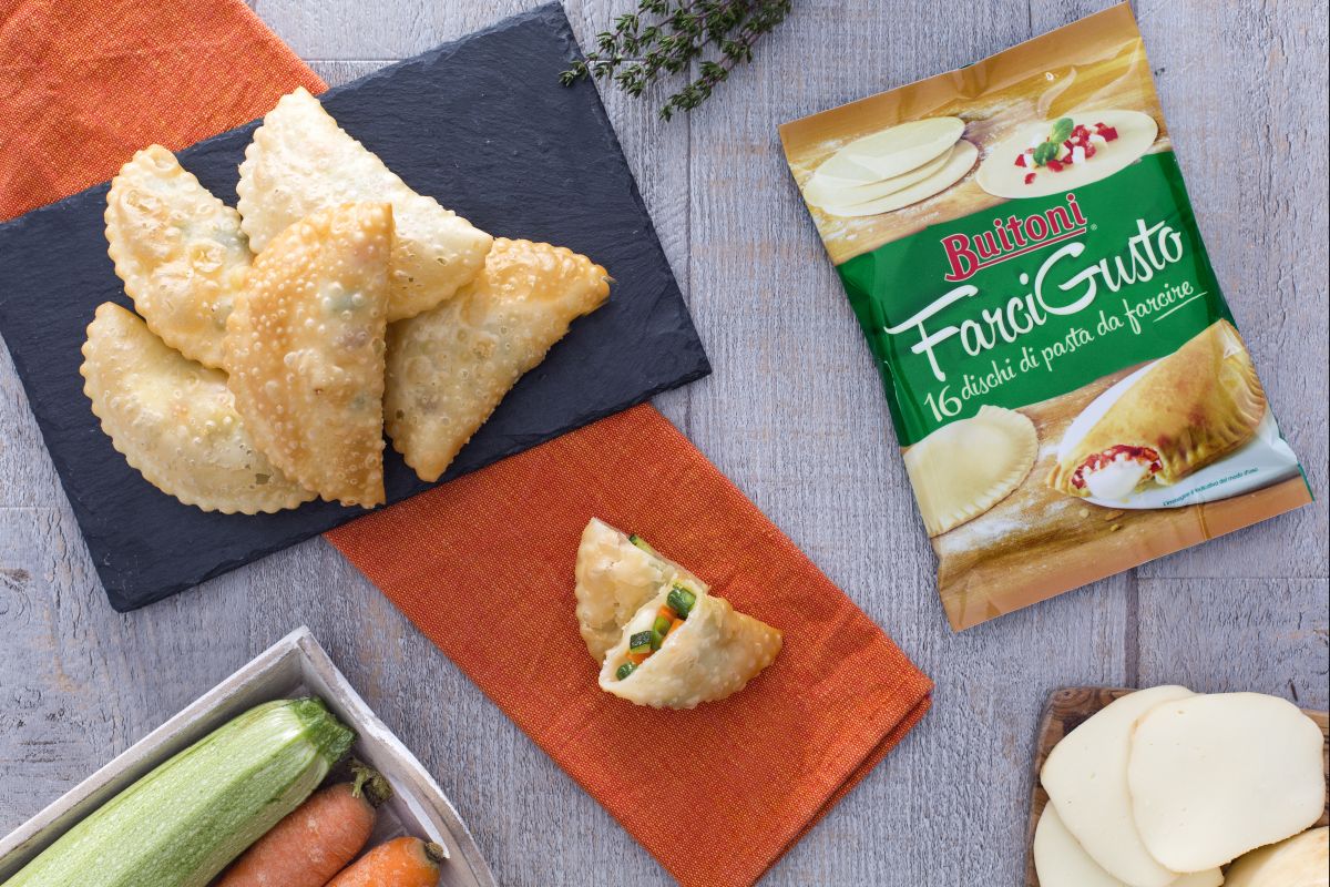 Panzerotti farcis aux légumes et scamorza