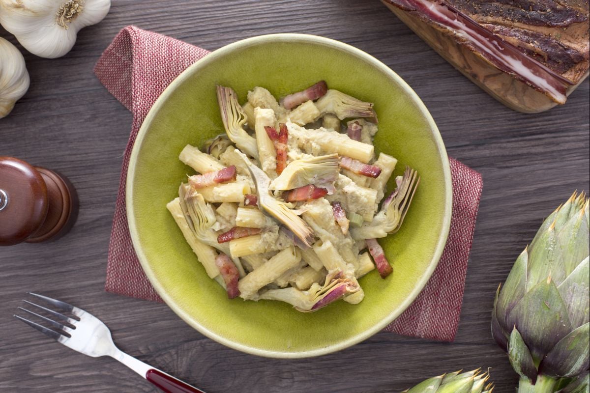 Sedanini rigati à la crème d'artichauts et lardons