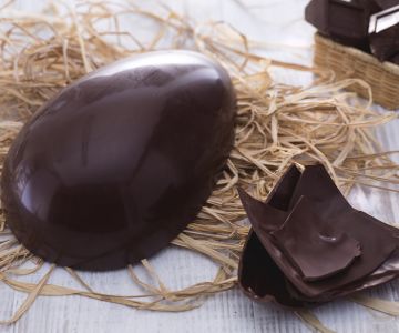 Œuf de Pâques au chocolat noir
