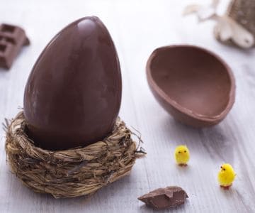Oeuf de Pâques en chocolat au lait