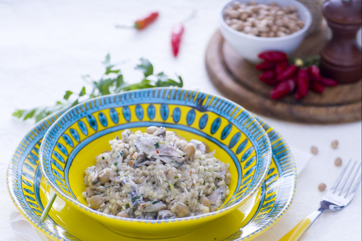 Orzotto aux pois chiches, anchois et ricotta salée