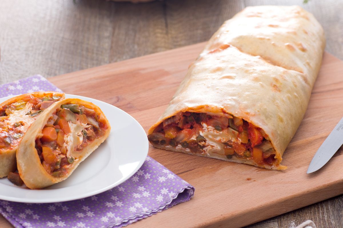 Strudel farci de ragoût de légumes et fromage