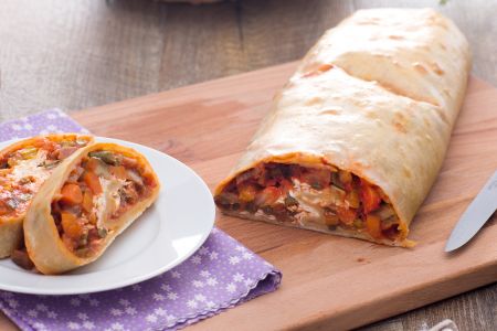 Strudel farci de ragoût de légumes et fromage