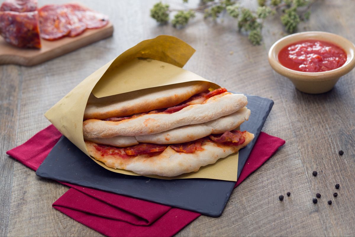 Pizza portefeuille au salami