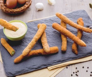 Friture d'asperges avec sauce