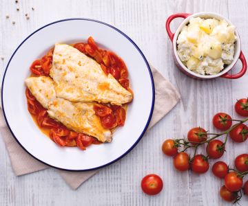 Dorade mijotée avec garniture de pommes de terre