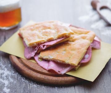 Pizza et mortadelle