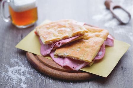 Pizza et mortadelle