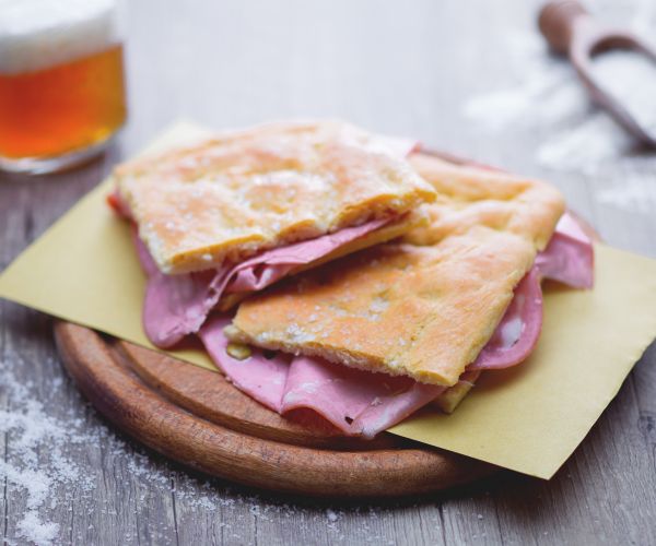 Pizza et mortadelle
