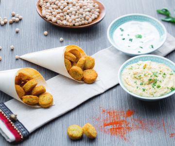 Falafel avec houmous rapide et sauce au yaourt
