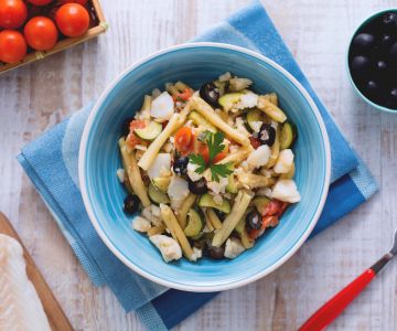 Casarecce à la sauce de cabillaud, courgettes et olives noires
