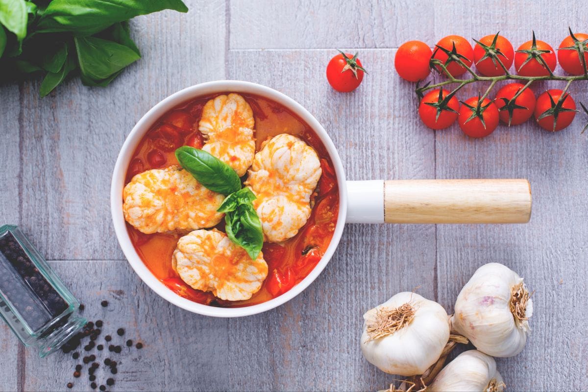 Lotte à la sauce de tomates fraîches