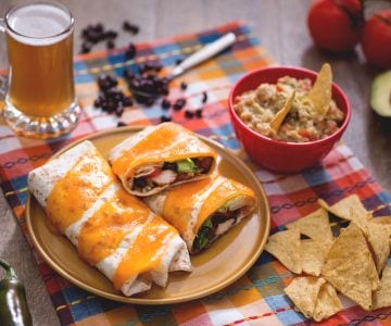 Burrito de poulet avec guacamole au citron vert