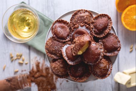 Raviolis au cacao avec cœur de chocolat blanc