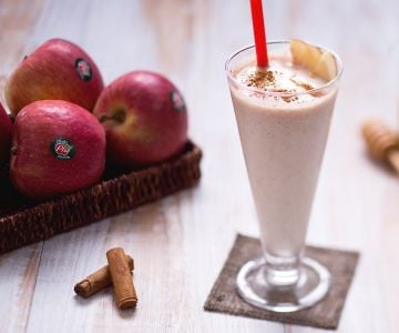 Smoothie aux pommes, poires et cannelle