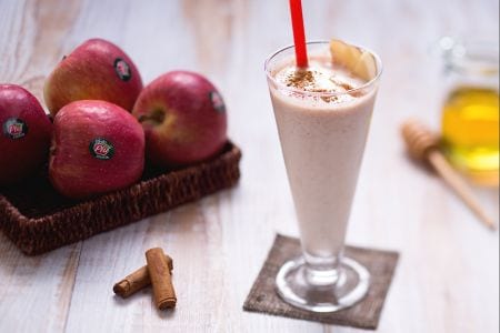 Smoothie aux pommes, poires et cannelle