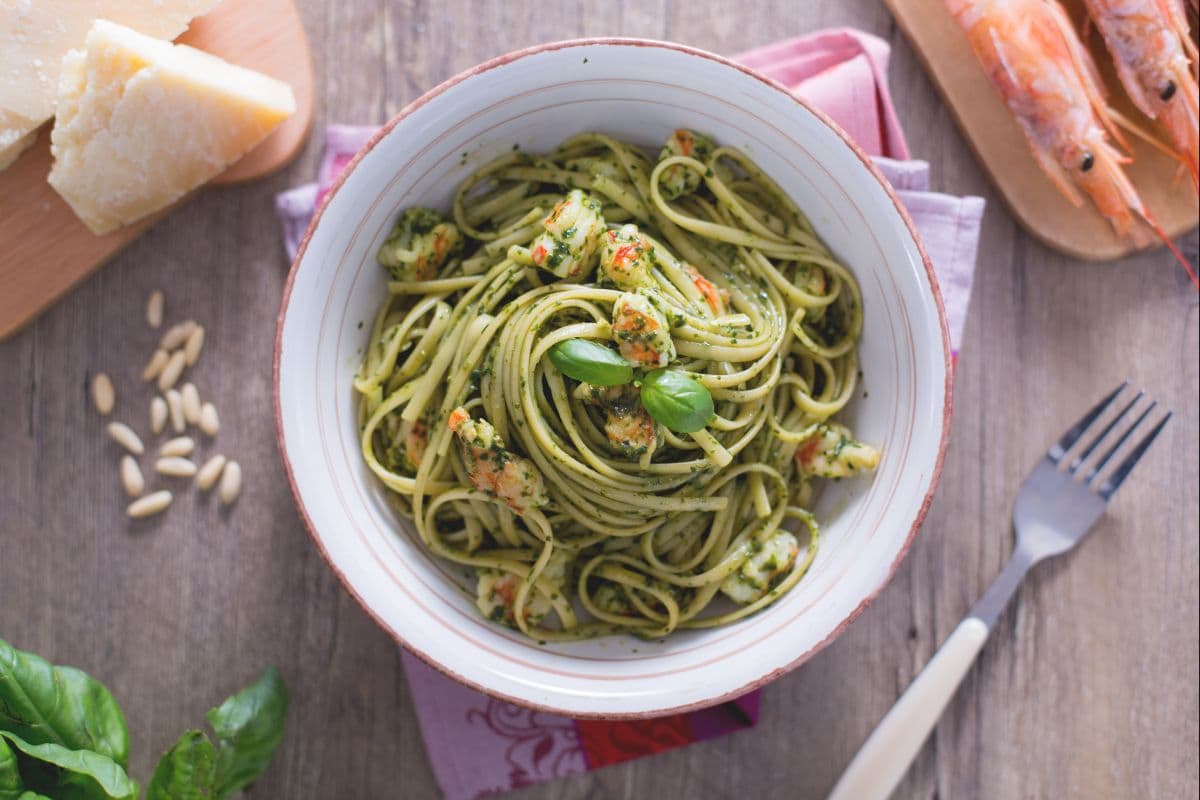 Pâtes au pesto et crevettes