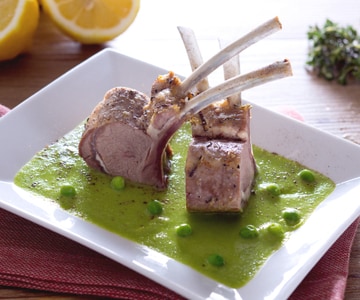 Carré d'agneau sur crème de petits pois